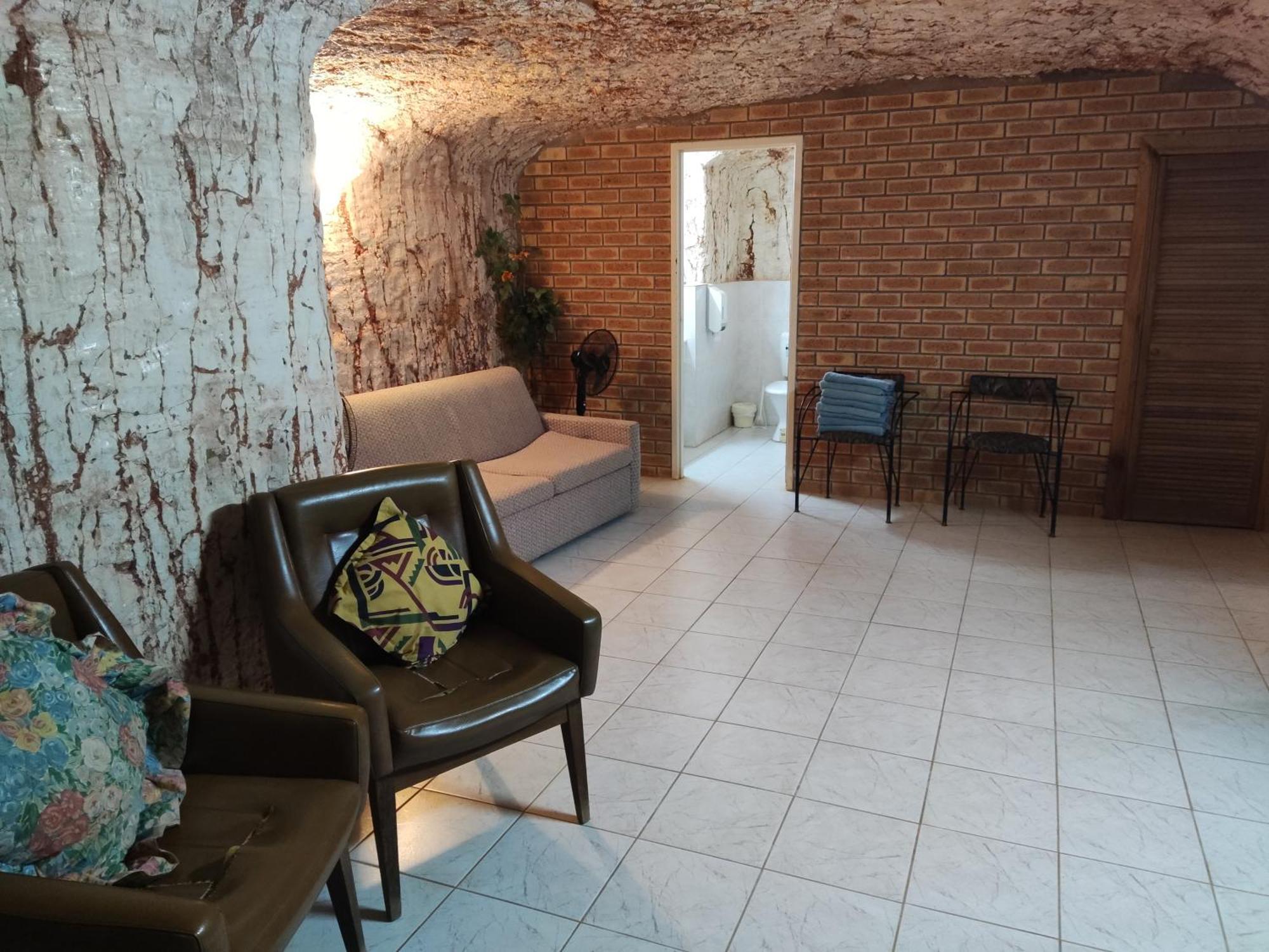 Radeka Downunder Underground Motel Coober Pedy Exterior foto