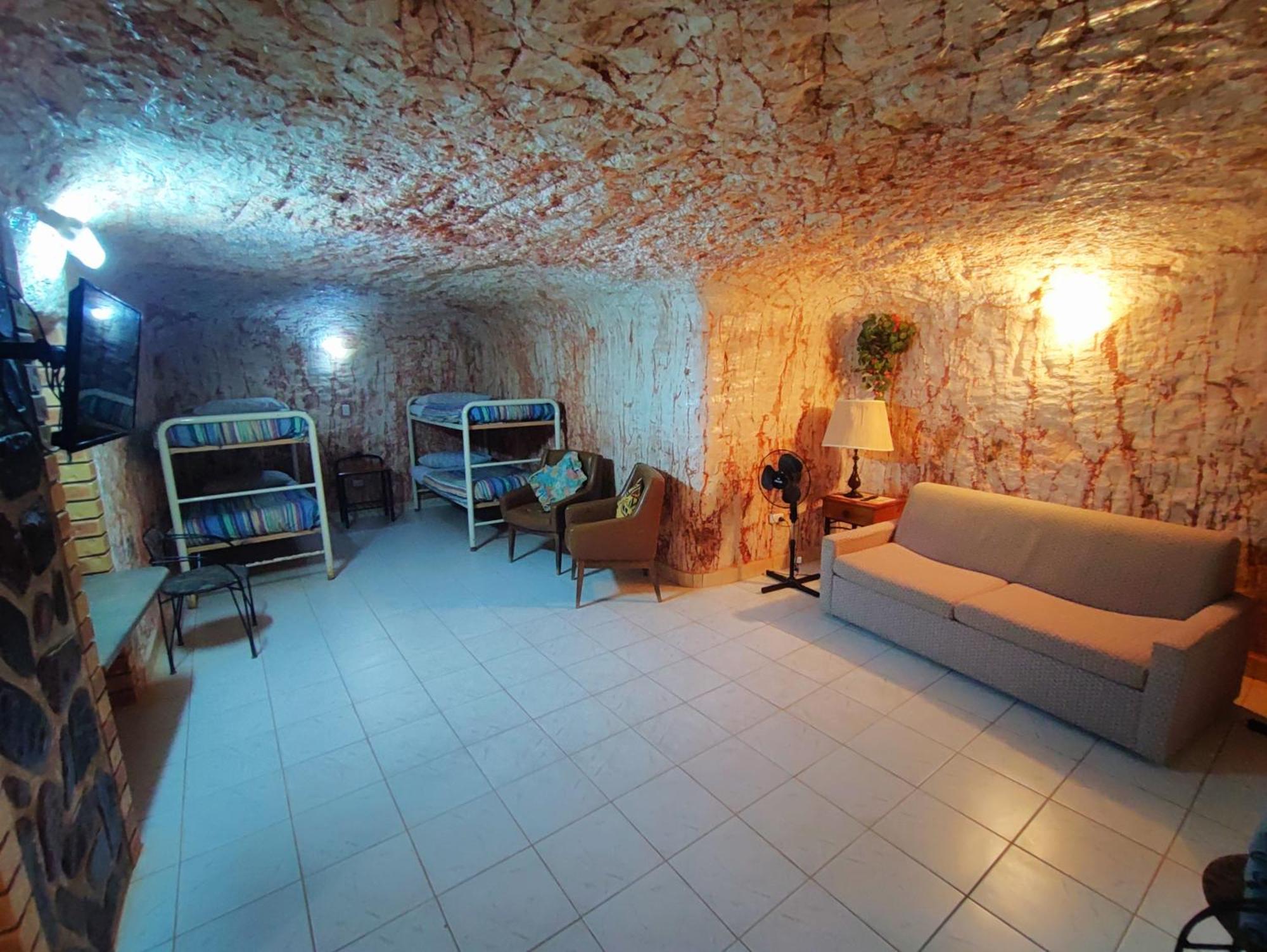 Radeka Downunder Underground Motel Coober Pedy Exterior foto